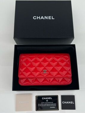 CHANEL GORGEOUS CORAL WALLET ON A CHAIN NEW IN BOX